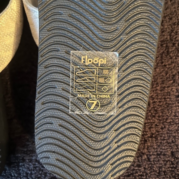 Floopi Womens Comfort Spounge Thong Flip Flop Sandals - Size 7 - Picture 3 of 5